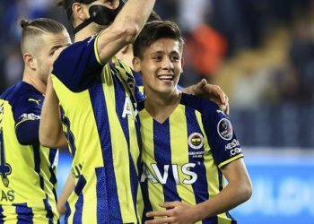 Arda Güler’den enfes hareketler! Slavia Prag Fenerbahçe maçında taraftarları mest etti