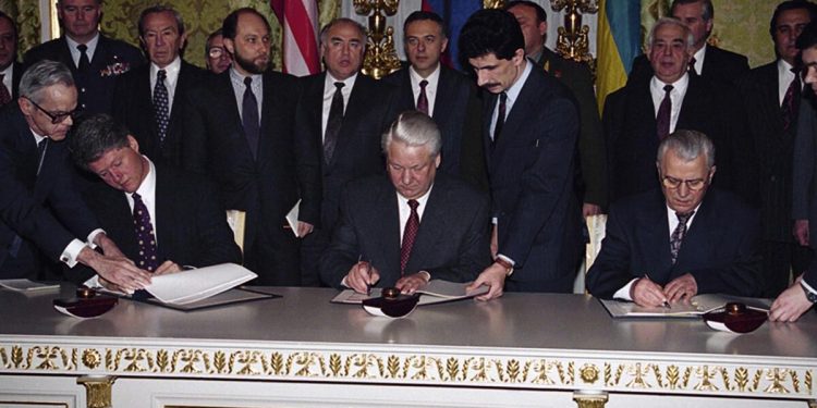 Batı Ukrayna’ya ihanet mi etti? 28 yıl evvel atılan imza ve tutulmayan kelamlar…