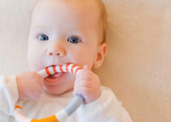 Çocuklarda ilk diş muayenesi ne zaman yapılmalı es geçmeyin!