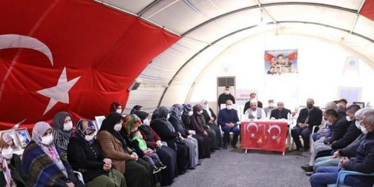 Diyarbakır anneleri Gara şehitleri için mevlit okuttu