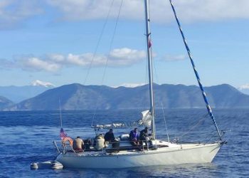 Fethiye açıklarında sürüklenen yelkenlideki 29 düzensiz göçmen kurtarıldı