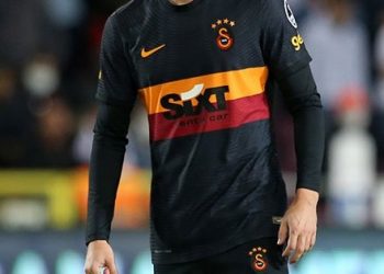 Galatasaraylı yıldıza şok tepki! Taraftar isyan etti