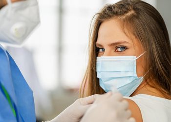 İngiltere açıkladı: Tam aşılılarda ‘uzun kovid’ daha az görülüyor