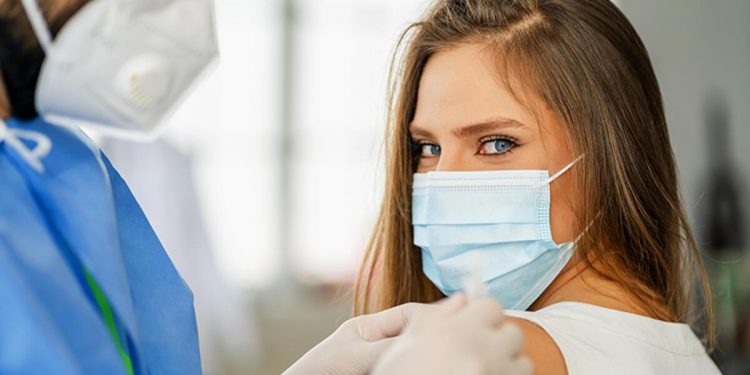 İngiltere açıkladı: Tam aşılılarda ‘uzun kovid’ daha az görülüyor