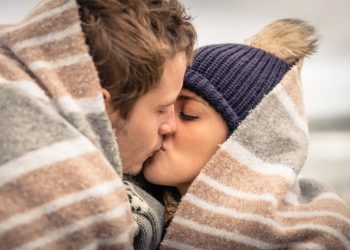 Öpüşürken gözler neden kapanır odağı arttırıyor!