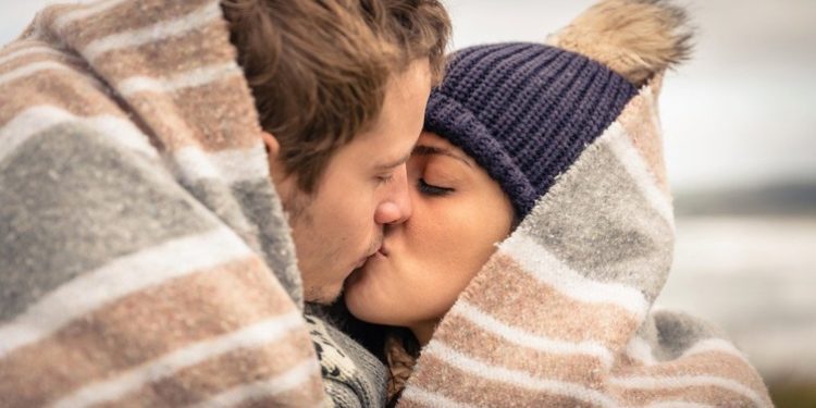 Öpüşürken gözler neden kapanır odağı arttırıyor!