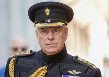 Prens Andrew, kendisini cinsel taarruzla suçlayan Virginia Giuffre’yle tazminat karşılığında uzlaştı