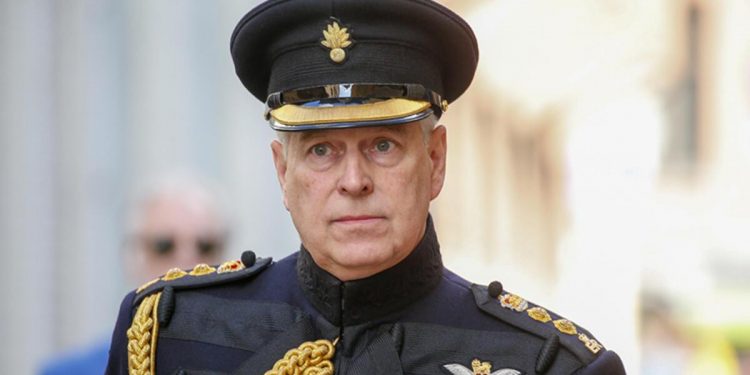 Prens Andrew, kendisini cinsel taarruzla suçlayan Virginia Giuffre’yle tazminat karşılığında uzlaştı