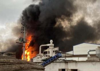 Sakarya’da geri dönüşüm fabrikasında büyük yangın