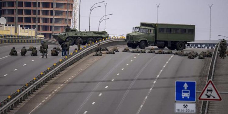 Son dakika | Ukrayna – Rusya savaşında son durum: Ruslar Kiev’e girdi, Ukrayna askerleri elleri tetikte bekliyor!