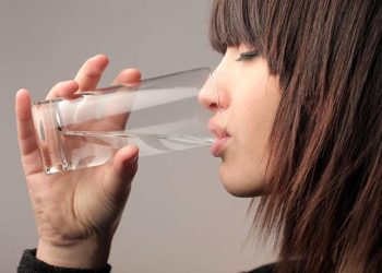 Su içememenin zararları neler? Kronik hastalıkları tetikliyor!