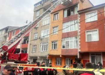 Sultanbeyli’de çatı yangınında 1 çocuk öldü