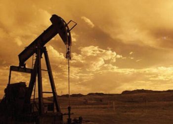 Tepeye koşan petrol Ruslarla geri çekildi