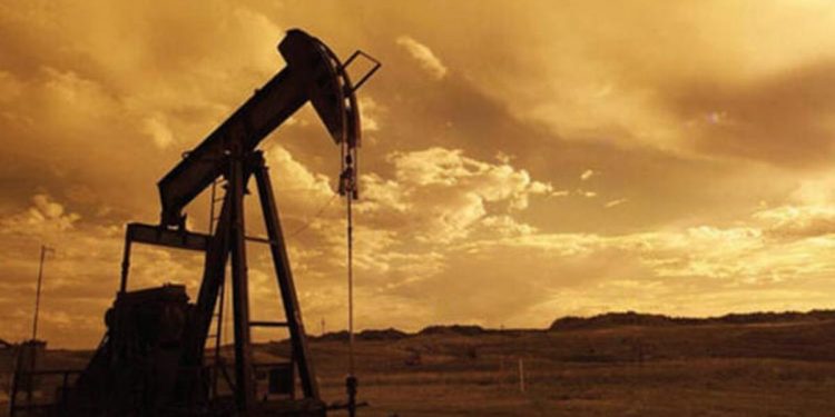 Tepeye koşan petrol Ruslarla geri çekildi