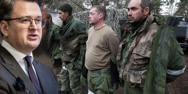 Ukraynalı Bakan askerlerin fotoğrafını paylaşarak Rus bayanlarına davette bulundu