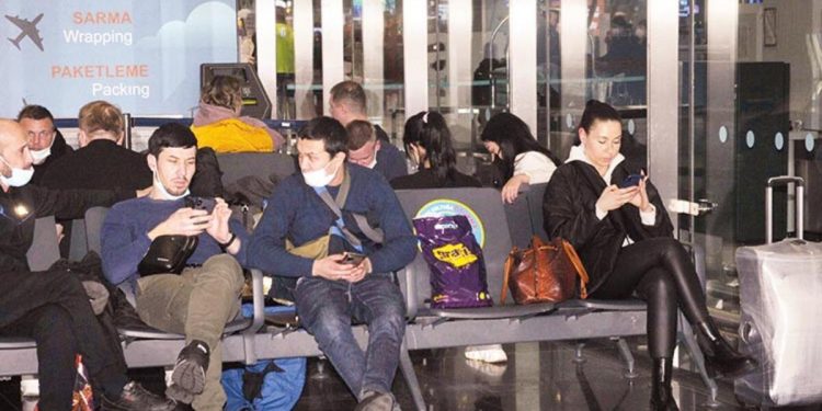 Yolcular İstanbul Havalimanı’nda kaldı