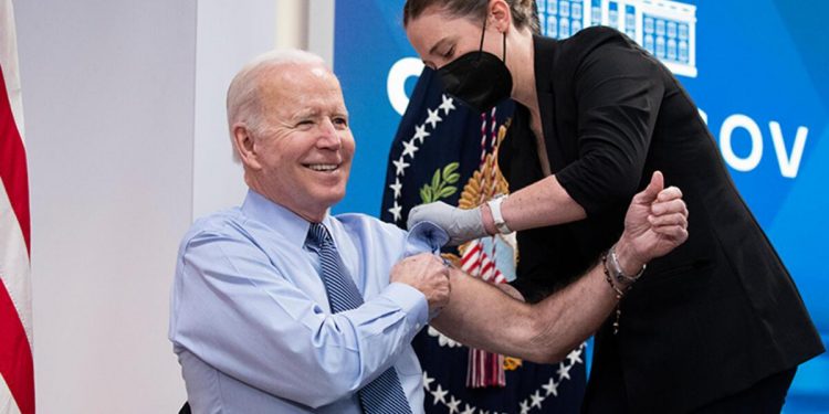 ABD Lideri Biden, canlı yayında 4. doz Covid-19 aşısı oldu