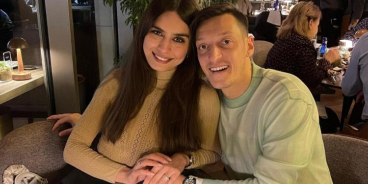 Amine Gülşe: Eşim Mesut Özil şahane bir baba