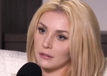 Annemi ‘kızınıza oyunculuğu öğreteceğim’ diye ikna etti: Balayında ayna karşısına geçip saatlerce ağladım