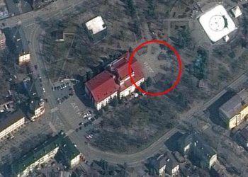 Bahçesine Rusça ‘çocuk’ yazmışlardı, içinde yüzlerce kişi olabilir… Rusya, Mariupol’de sığınak olarak kullanılan tiyatroyu vurdu!