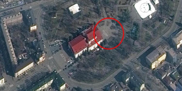 Bahçesine Rusça ‘çocuk’ yazmışlardı, içinde yüzlerce kişi olabilir… Rusya, Mariupol’de sığınak olarak kullanılan tiyatroyu vurdu!