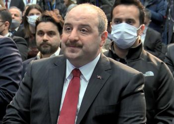 Bakan Varank: Gerçek bir savaşla yüz yüzeyiz