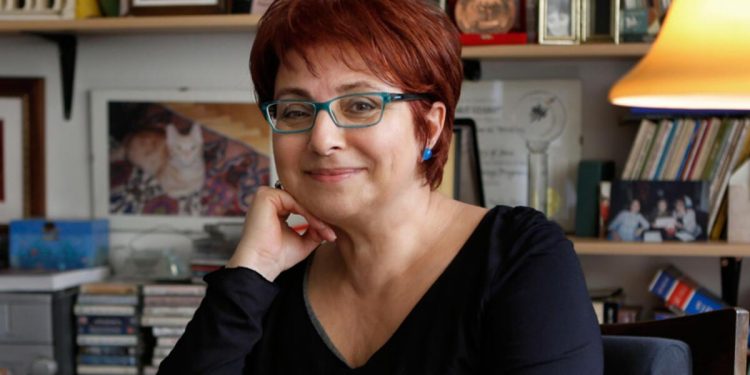 Buket Uzuner: Çok gezen anlamayı öğrenir