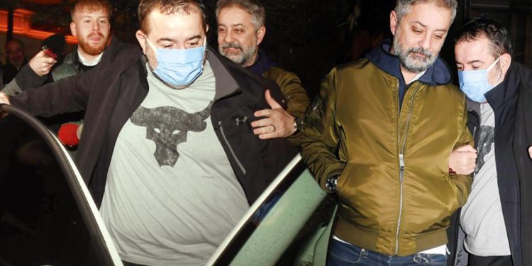 Cet Demirer’in sıkıntı anları… Yürümekte zahmet çekti