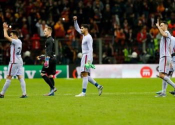 Dev maçı bu türlü yazdılar! Aslan’a büyük övgü