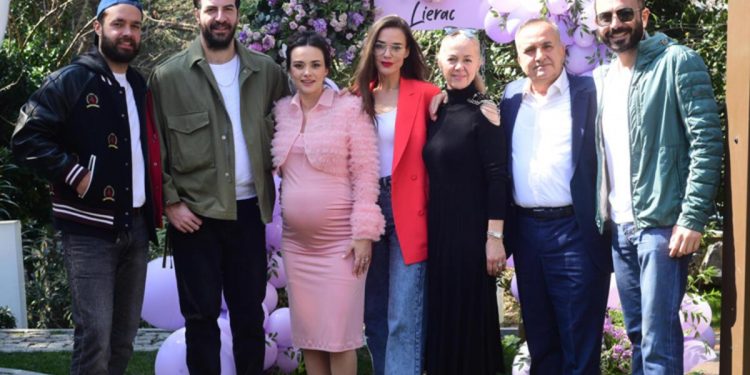 Hande Soral’ın baby shower partisi