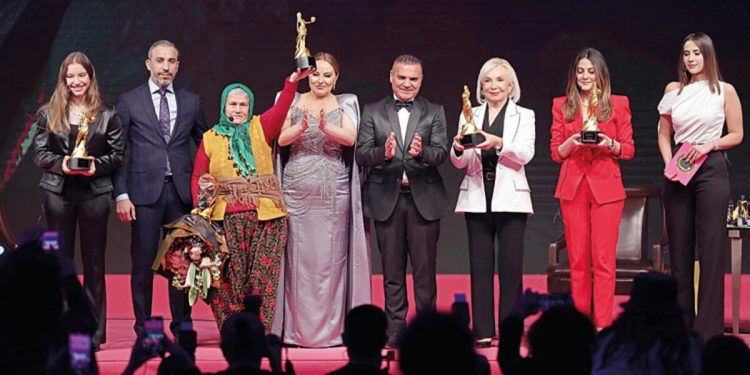 İlham veren bayanlar ödüllendirildi