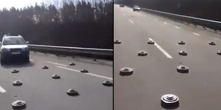 İnanılmaz anlar… Vefatlar burun buruna: Rusların bıraktığı mayınların ortasında otomobil kullandılar!