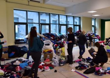 Rusya’nın akınlarından kaçan siviller Lviv’de stadyuma sığındı