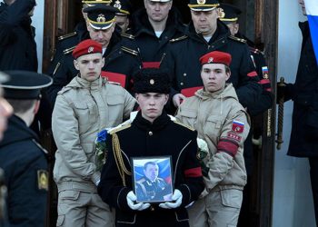 SAVAŞIN 1 AYI | Ukrayna, Rus ordusuna karşı direnmeyi hangi askeri taktiklerle başardı?