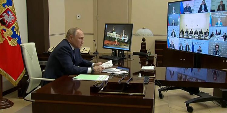 Son dakika: Putin kararnameyi imzaladı: Ödemeler bundan bu türlü ruble ile yapılacak!