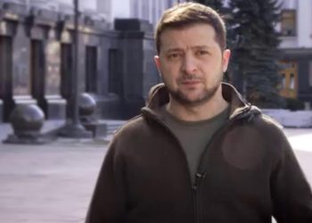 Son dakika: Zelenski’den yeni açıklama: Kiev’de sokağa indi, “Zafere yürüyoruz” dedi!