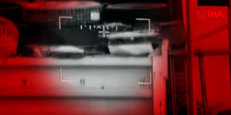 Ukrayna’da dehşetin görüntüsü! Rus tankı bu türlü imha edildi