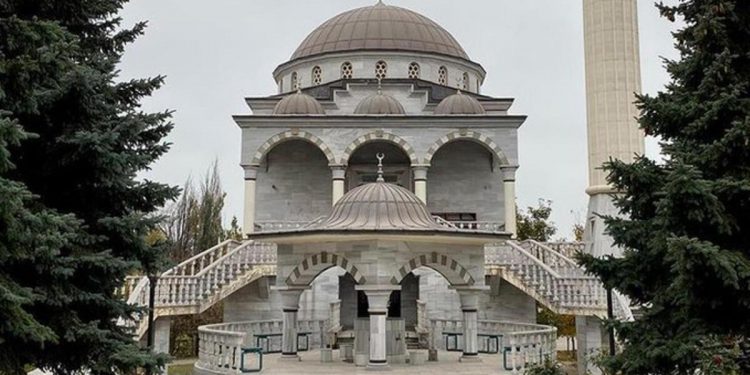 Ukrayna’da mescide roket düştü argümanına canlı yayında karşılık: “Camide hasar yok, yaralımız bulunmuyor”