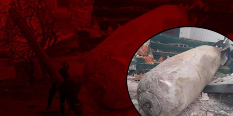 Ukraynalı bakan Kuleba paylaştı: Çernihiv’in göbeğinde 500 kiloluk devasa bomba