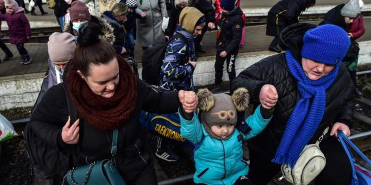 Ukraynalı bayanlar Dünya Bayanlar Günü’nü göç yolunda geçiriyor
