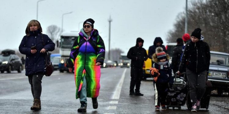 Ukraynalılar Romanya sonunu yürüyerek geçmeye çalışıyor
