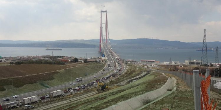 Vatandaşlar akın etti… 1915 Çanakkale Köprüsü’nde ağır trafik