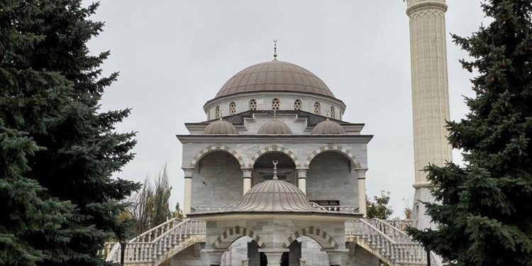 Yasal mescidinde telaşlı bekleyiş