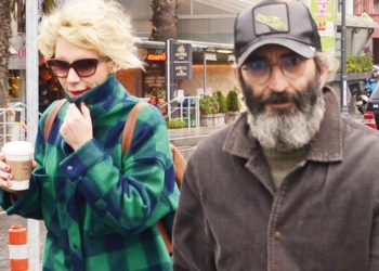 8 yıllık eşinden tek celsede boşanmıştı… Gizemli sarışın