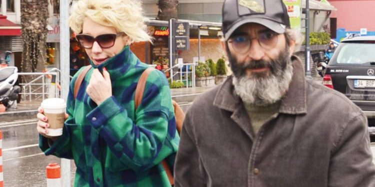 8 yıllık eşinden tek celsede boşanmıştı… Gizemli sarışın