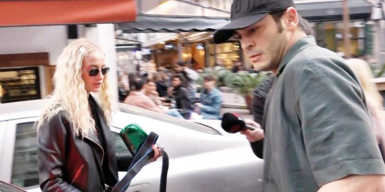 Aksi köşe… Ünlü oyuncu eski aşkına geri döndü!