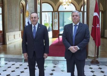 Bakan Çavuşoğlu, Uruguaylı mevkidaşıyla bir ortaya geldi