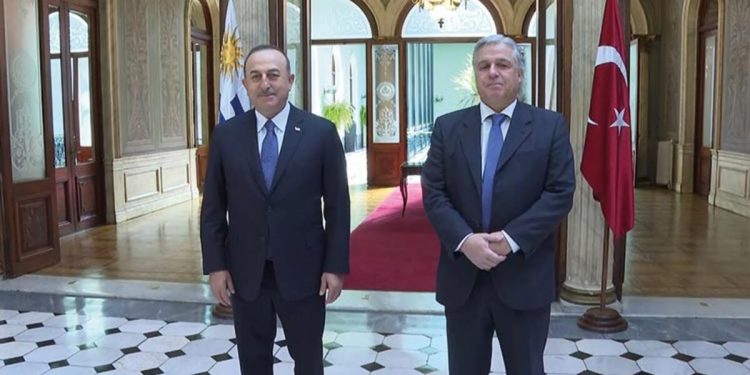 Bakan Çavuşoğlu, Uruguaylı mevkidaşıyla bir ortaya geldi