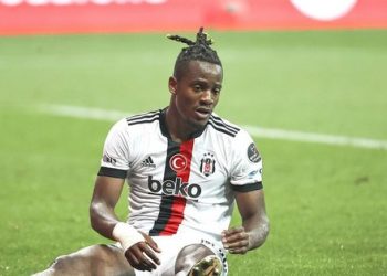 Beşiktaş Kasımpaşa maçında Michy Batshuayi ıslıklarla protesto edildi