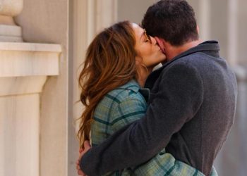 Bu kıssa yarım kalmayacak: Ünlü çift, yıllar sonra bir sefer daha nişanlandı